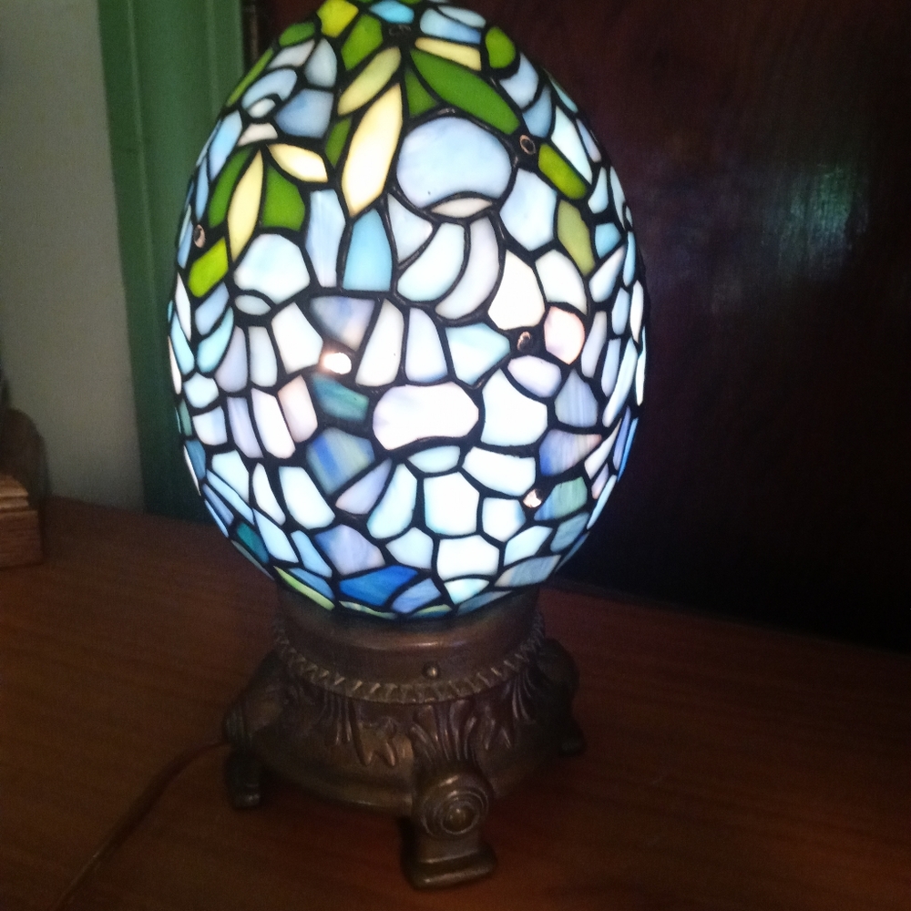 Dale Tiffany Egg Lamp works great